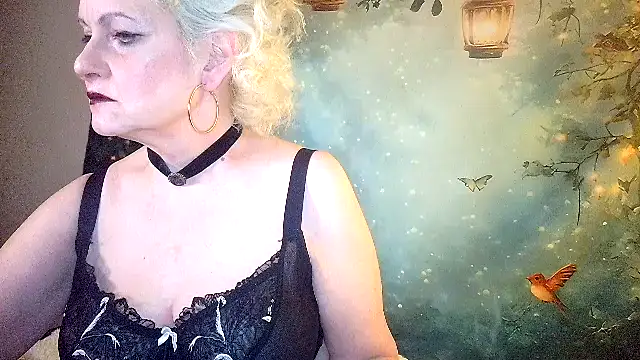 Snapshot of Blondie_the_librarian chatting on 04.29.26 Blondie the librarian online show from 04.29.26