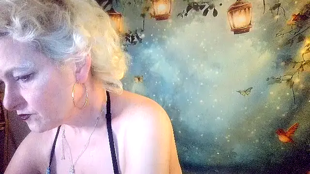 Snapshot of Blondie_the_librarian chatting on 05.09.26 Blondie the librarian online show from 05.09.26