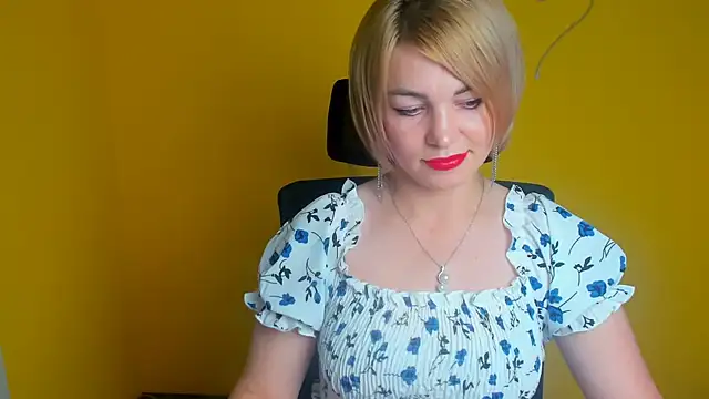 CuttieEmma online show from 07.11.26