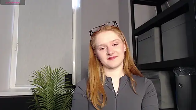 Snapshot of AmandaWatts chatting on 02.21.26 AmandaWatts online show from 02.21.26