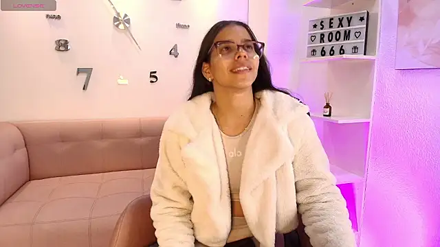 Luna Millers online show from 02.11.26