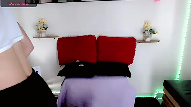 NathalialLooes online show from 02.22.26