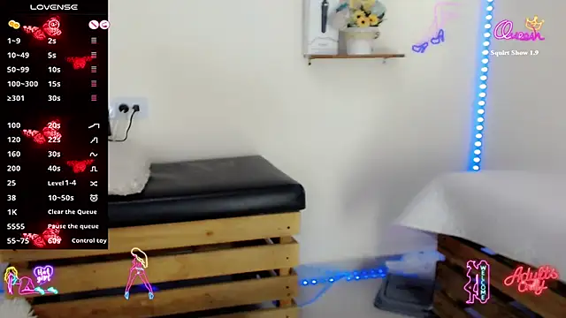 NathalialLooes online show from 04.08.26