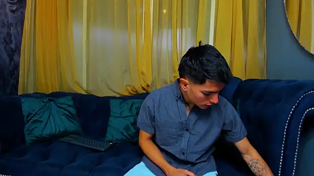 Snapshot of Aron_pulse chatting on 02.10.26 Aron pulse online show from 02.10.26