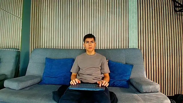 Snapshot of Aron_pulse chatting on 02.12.26 Aron pulse online show from 02.12.26