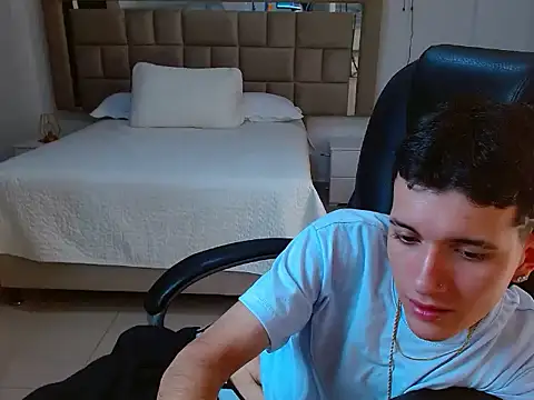 Snapshot of eroboyxox chatting on 02.17.26 eroboyxox online show from 02.17.26