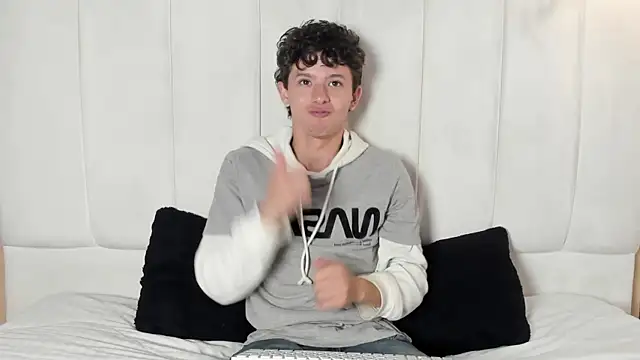 Snapshot of David_Roy_ chatting on 02.18.26 David Roy online show from 02.18.26