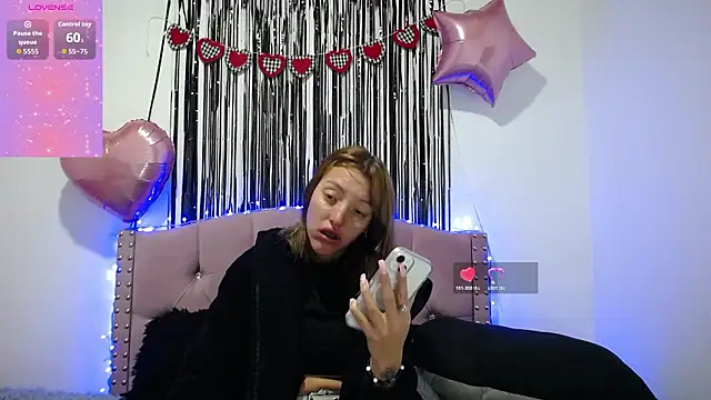 Snapshot of emily_cooper_pym chatting on 02.17.26 emily cooper pym online show from 02.17.26