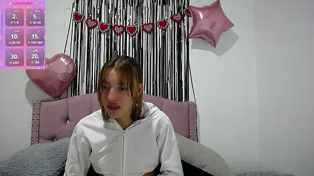 Snapshot of emily_cooper_pym chatting on 02.21.26 emily cooper pym online show from 02.21.26