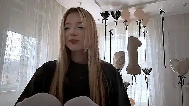 Snapshot of IvyArmbrister chatting on 02.25.26 IvyArmbrister online show from 02.25.26