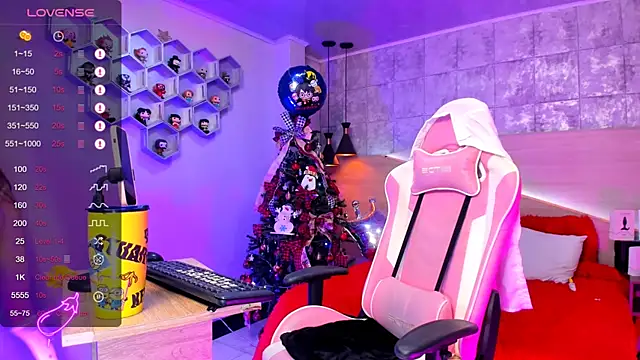 kylliefox  online show from 12.21.24