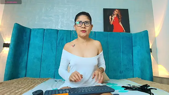 Snapshot of dulcenena_moon chatting on 02.17.26 dulcenena moon online show from 02.17.26