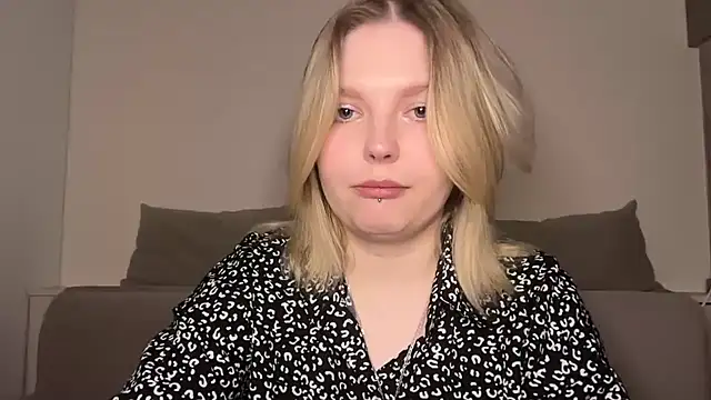 Ophelia Ritz online show from 04.06.26