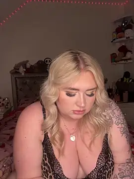 Snapshot of TwoWayT_xx chatting on 02.08.26 TwoWayT xx online show from 02.08.26