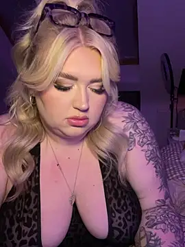 Snapshot of TwoWayT_xx chatting on 03.02.26 TwoWayT xx online show from 03.02.26