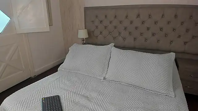 Snapshot of Sienna_brunette chatting on 02.03.26 Sienna brunette online show from 02.03.26