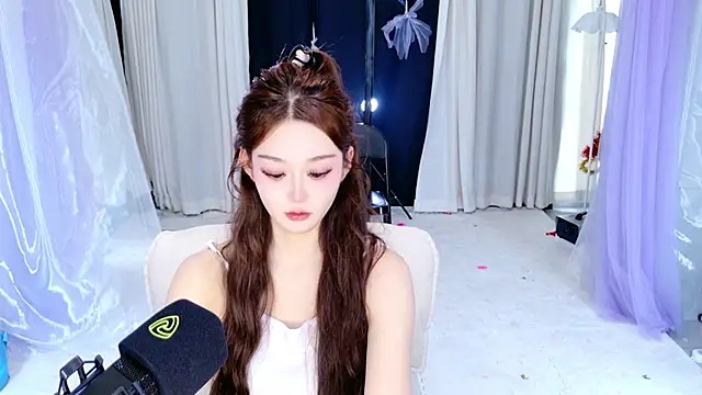 Dancer Lucky-Nini online show from 03.05.26