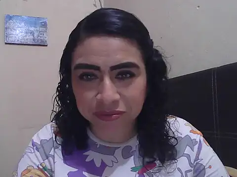 Snapshot of DalilahMx chatting on 02.19.26 DalilahMx online show from 02.19.26