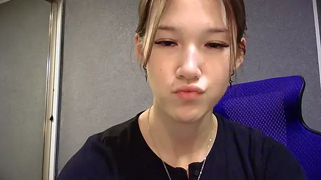 Snapshot of lilXdomiii chatting on 06.04.26 lilXdomiii online show from 06.04.26