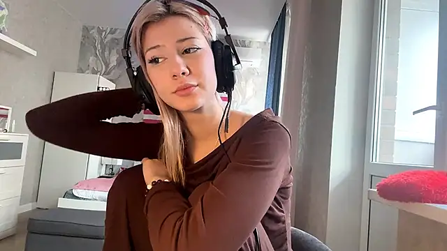 Snapshot of LadyFoxLove chatting on 02.16.26 LadyFoxLove online show from 02.16.26