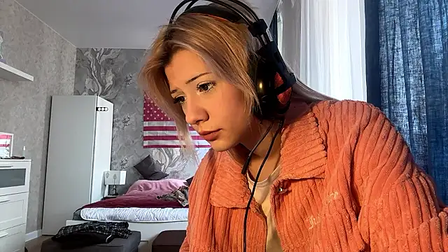 Snapshot of LadyFoxLove chatting on 02.21.26 LadyFoxLove online show from 02.21.26