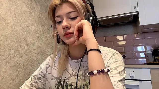 Snapshot of LadyFoxLove chatting on 02.22.26 LadyFoxLove online show from 02.22.26