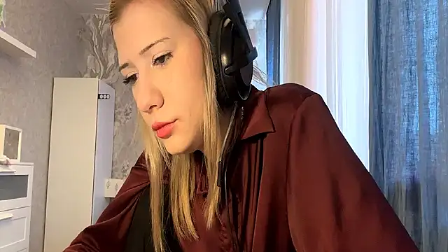 Snapshot of LadyFoxLove chatting on 02.26.26 LadyFoxLove online show from 02.26.26