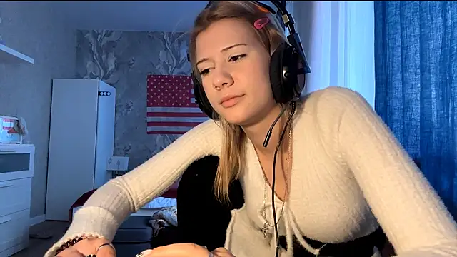 Snapshot of LadyFoxLove chatting on 02.27.26 LadyFoxLove online show from 02.27.26