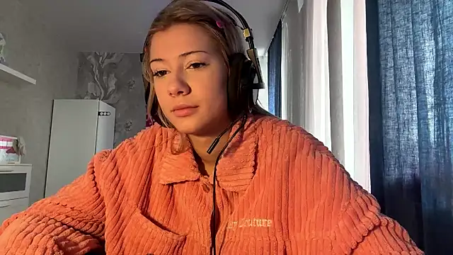 Snapshot of LadyFoxLove chatting on 02.28.26 LadyFoxLove online show from 02.28.26