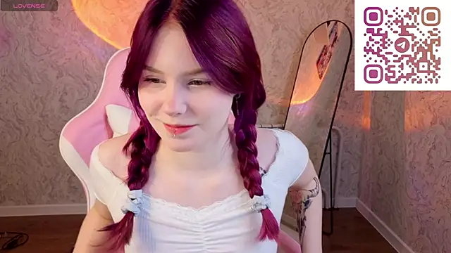 Julia Anis online show from 04.12.26