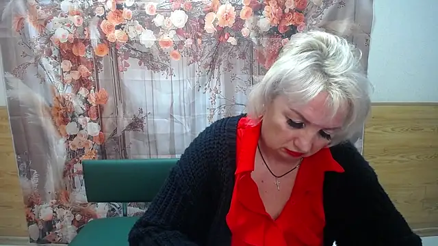 Snapshot of RenataDaster chatting on 05.30.26 RenataDaster online show from 05.30.26
