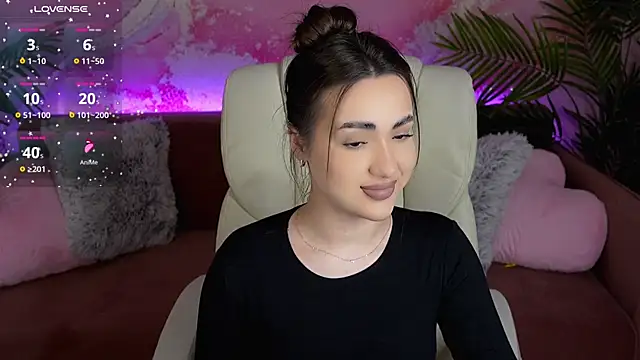 OliviaMoore  online show from 03.05.26