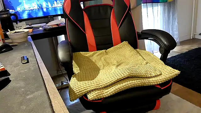 LovelyMeli online show from 04.10.26