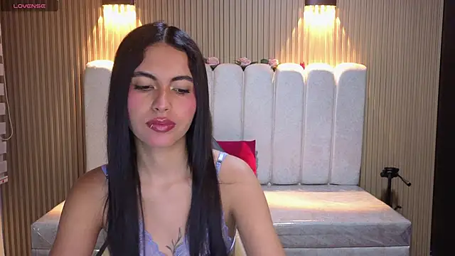 Perla lovely  online show from 04.18.26