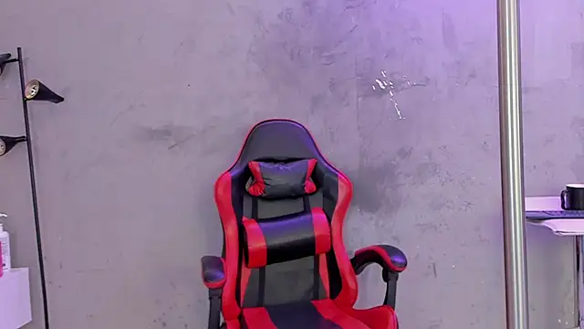 naomi  blair online show from 04.04.26