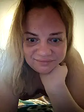 Snapshot of VitniKis chatting on 02.23.26 VitniKis online show from 02.23.26