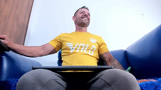 Snapshot of HardenedDad chatting on 02.25.26 HardenedDad online show from 02.25.26