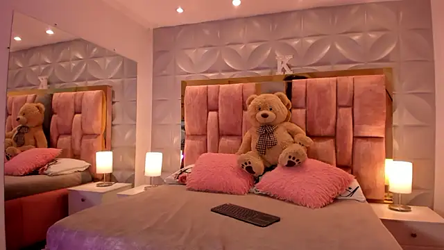 Paris Velvet online show from 02.04.26