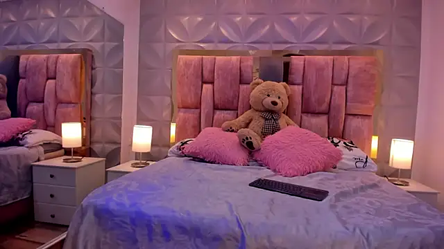 Paris Velvet online show from 03.28.26