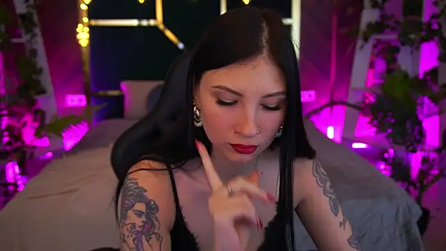 Snapshot of LunaaMay chatting on 02.17.26 LunaaMay online show from 02.17.26