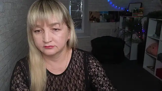 Lily Luxee online show from 02.02.26