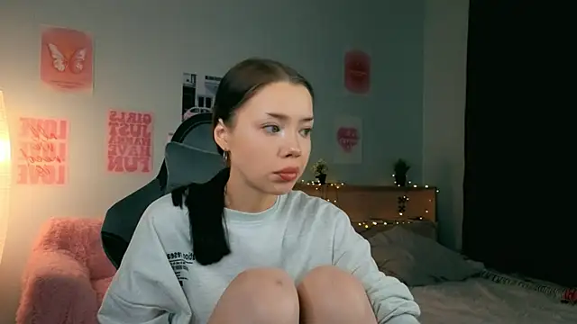 Snapshot of Vexnexe chatting on 02.15.26 Vexnexe online show from 02.15.26