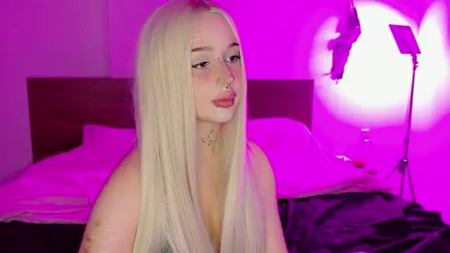 Snapshot of Lolykari chatting on 05.17.26 Lolykari online show from 05.17.26