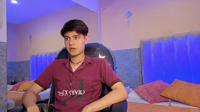 Snapshot of Derek_Sinn chatting on 02.10.26 Derek Sinn online show from 02.10.26