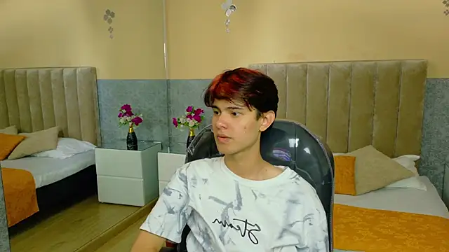 Snapshot of Derek_Sinn chatting on 06.12.26 Derek Sinn online show from 06.12.26