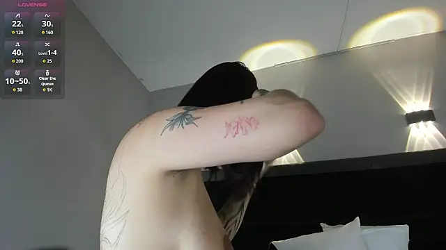 Snapshot of Ravenn21x chatting on 02.18.26 Ravenn21x online show from 02.18.26