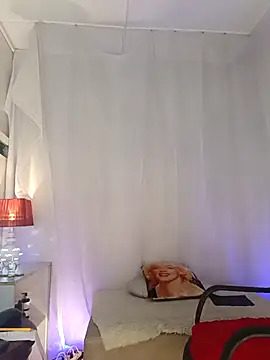 Snapshot of laurasofia45 chatting on 04.29.26 laurasofia45 online show from 04.29.26