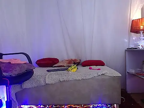 Snapshot of laurasofia45 chatting on 05.29.26 laurasofia45 online show from 05.29.26