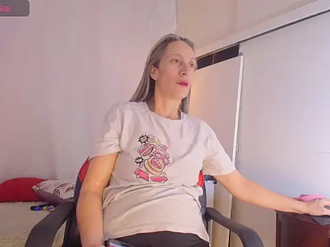 Snapshot of laurasofia45 chatting on 06.01.26 laurasofia45 online show from 06.01.26