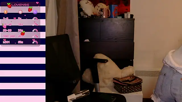 Snapshot of bloggirllaurel chatting on 02.23.26 bloggirllaurel online show from 02.23.26